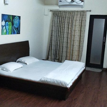 Apple Tree Apartments Koregaon Park Pune Exteriör bild