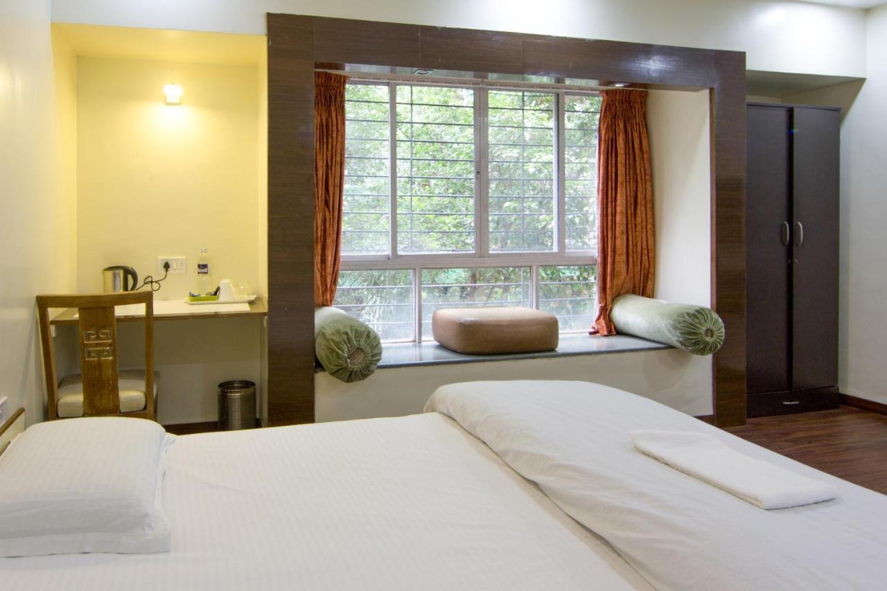Apple Tree Apartments Koregaon Park Pune Exteriör bild