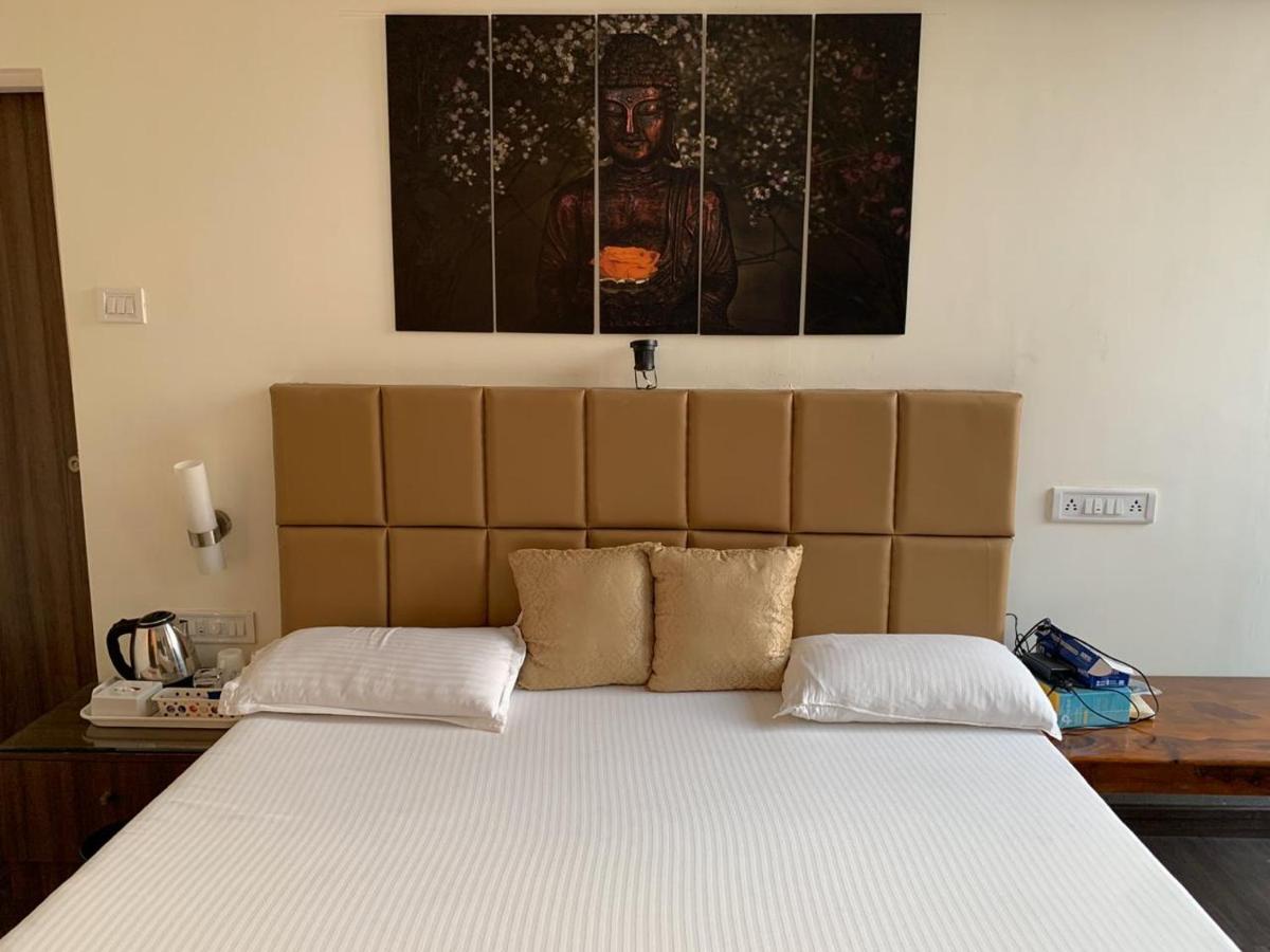 Apple Tree Apartments Koregaon Park Pune Exteriör bild