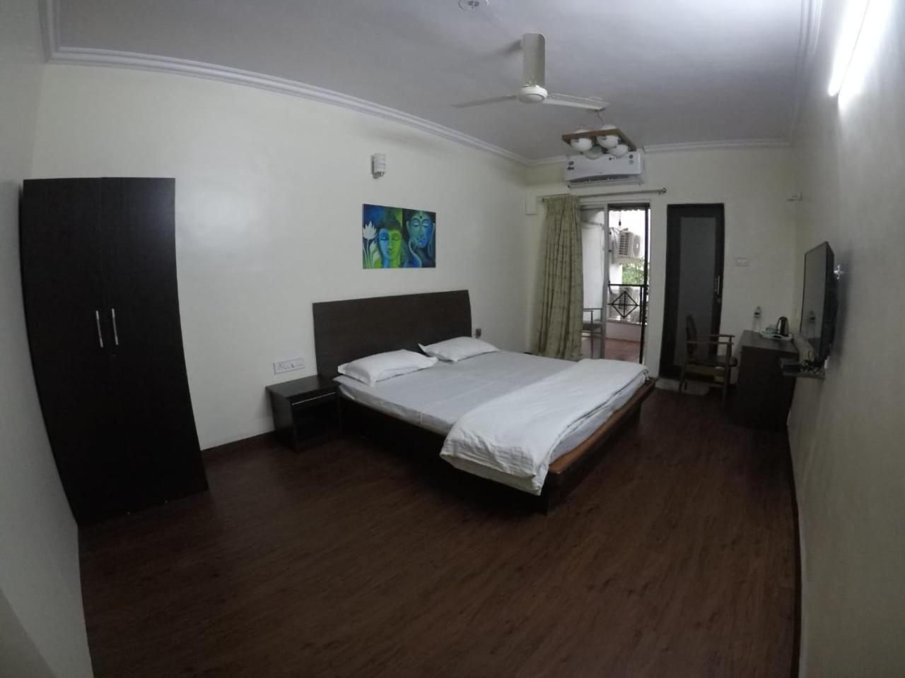 Apple Tree Apartments Koregaon Park Pune Exteriör bild
