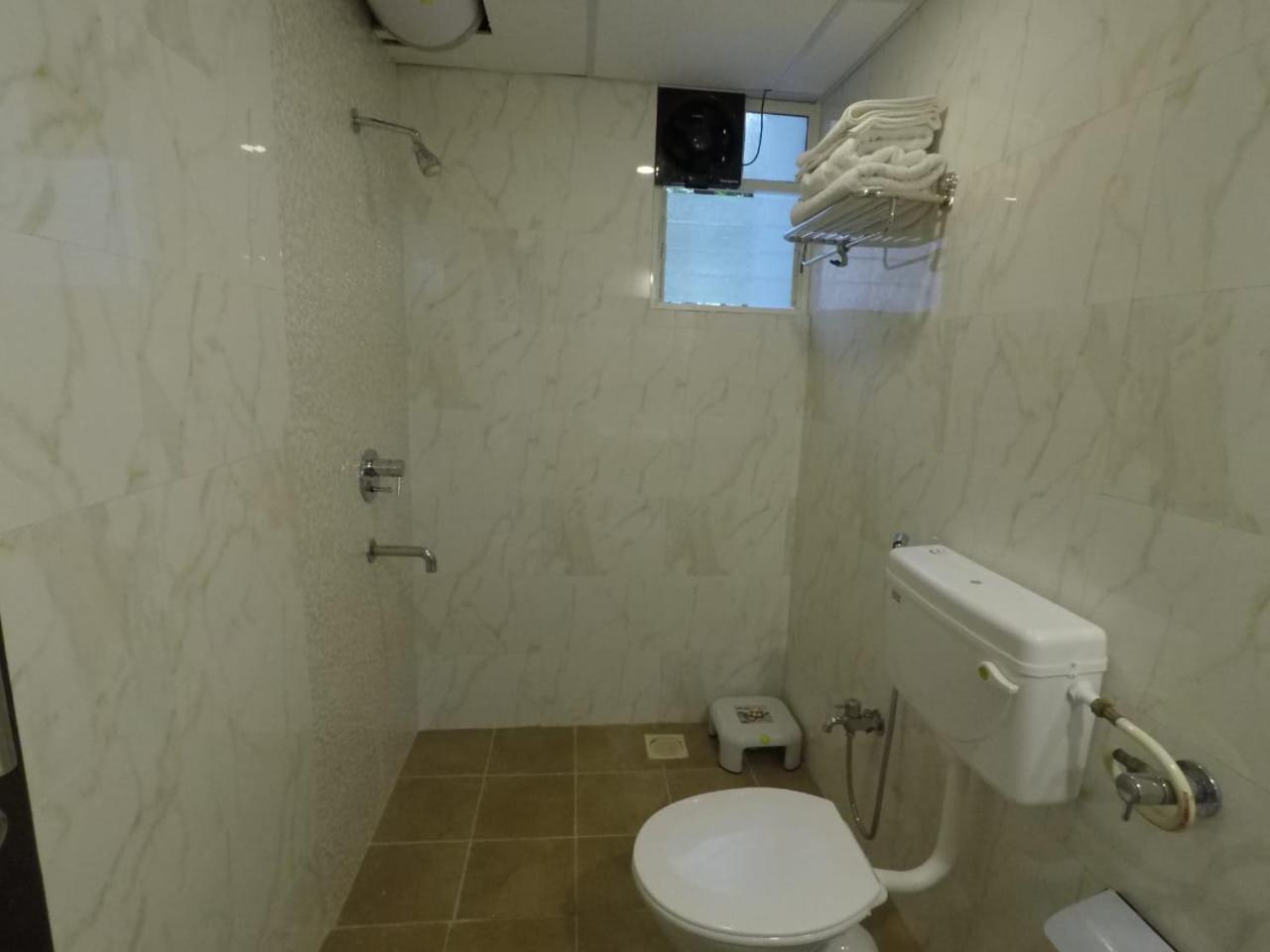 Apple Tree Apartments Koregaon Park Pune Exteriör bild