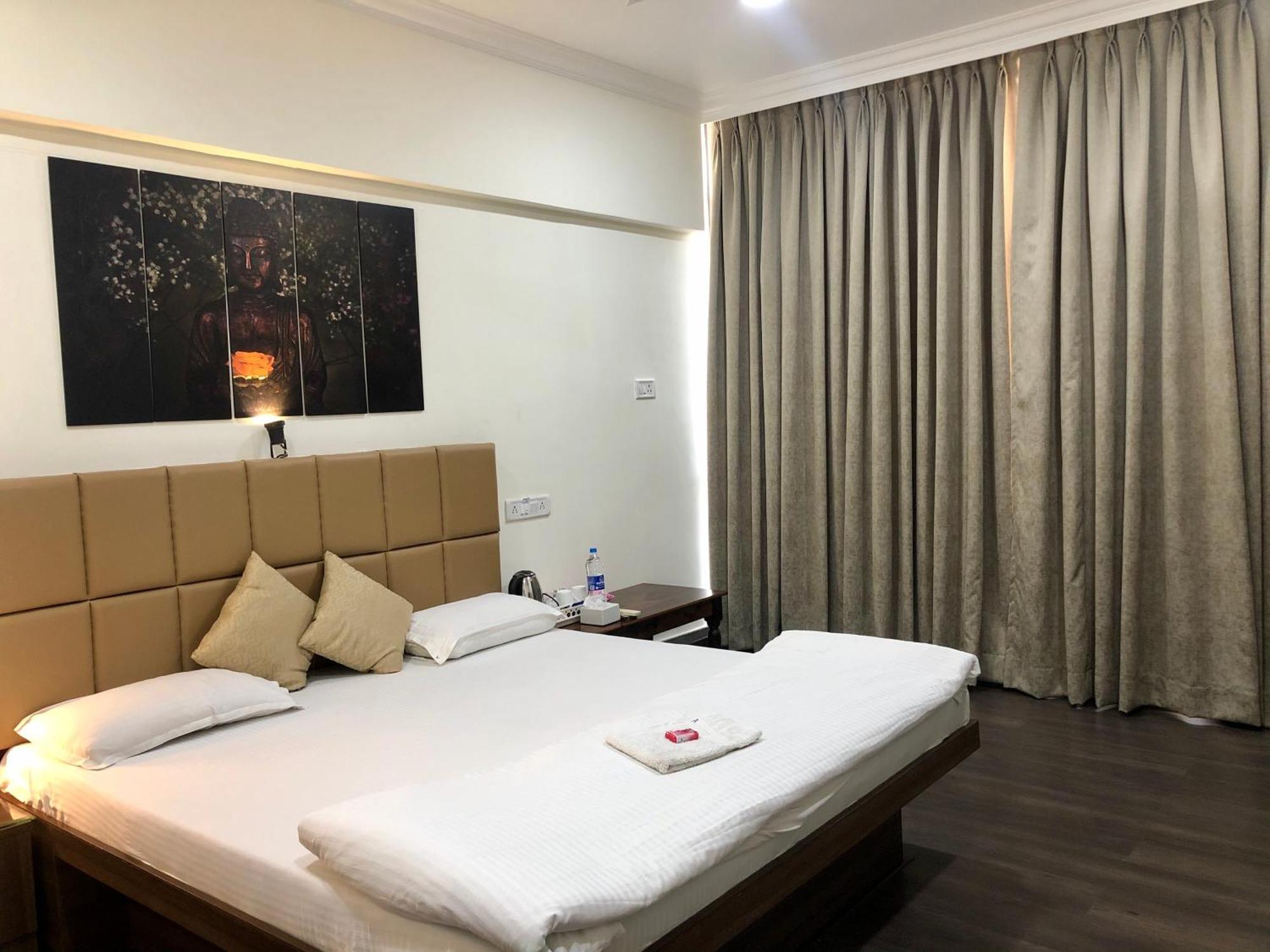Apple Tree Apartments Koregaon Park Pune Exteriör bild