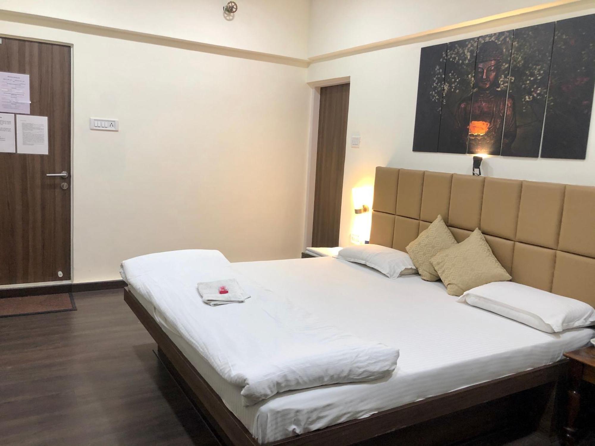 Apple Tree Apartments Koregaon Park Pune Exteriör bild