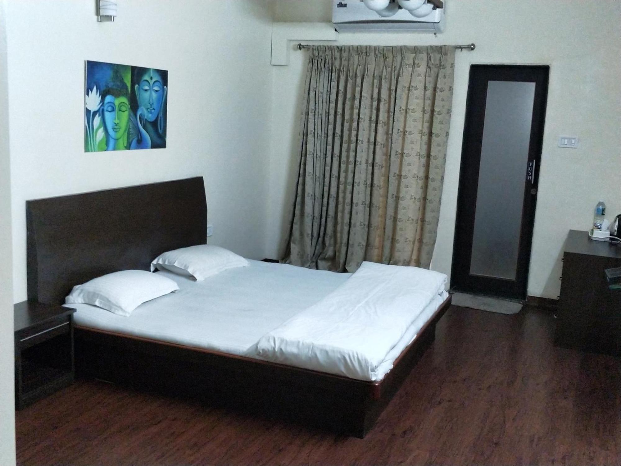Apple Tree Apartments Koregaon Park Pune Exteriör bild
